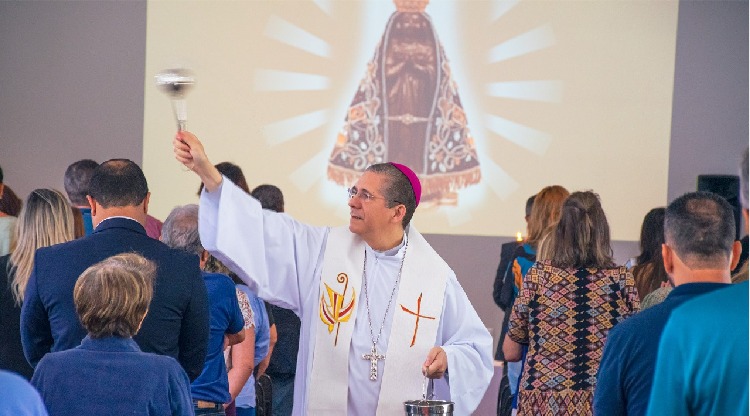 Bispo Diocesano visita UniFOA para Celebração em honra a Nossa Senhora Aparecida
