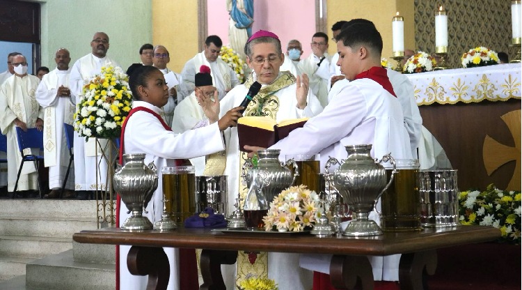 Diocese celebra Missa dos Santos Óleos na Co-Catedral Nossa Senhora da Conceição