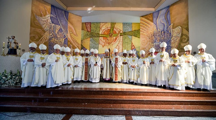 Dom Luiz Henrique participa de posse canônica do terceiro Bispo de Itaguaí