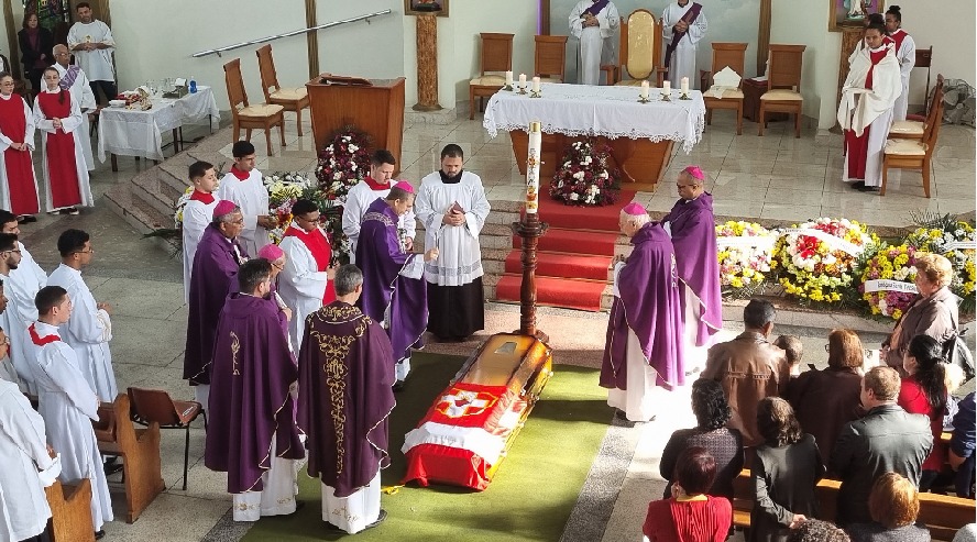 Em Santa Missa Exequial, Diocese se despede do Seminarista Carlos Gleidson Godoy