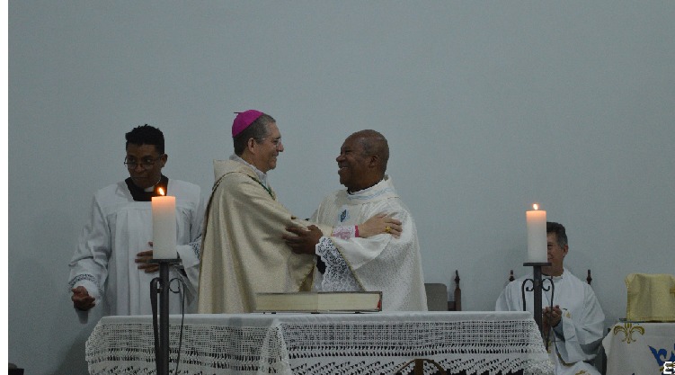 Padre Luis Cláudio toma posse na Paróquia Sagrada Família, em Resende