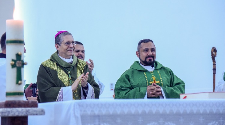 Pinheiral recebe Padre Maurício como Pároco