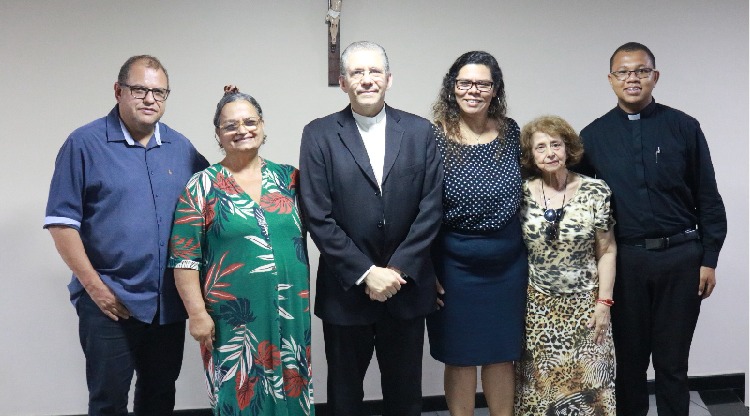 Dom Luiz Henrique se encontra com membros da Pastoral da Educação