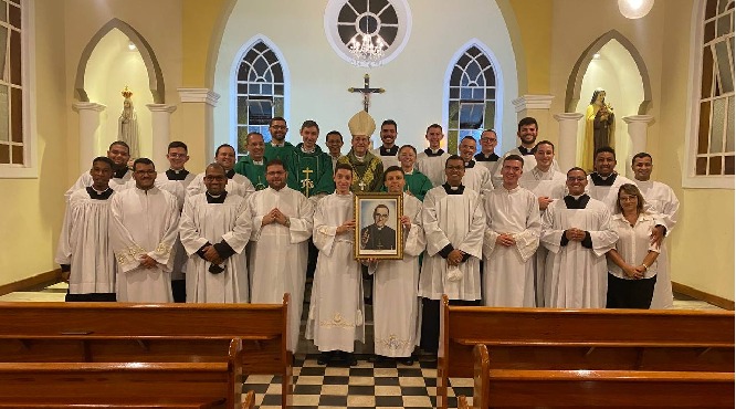Seminário Santo Oscar Romero inicia ano letivo e recebe novo reitor