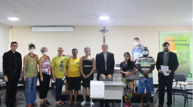 Representantes das cooperativas de reciclagem de VR se reúnem com Bispo diocesano